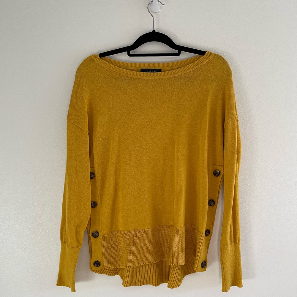 Tahari top